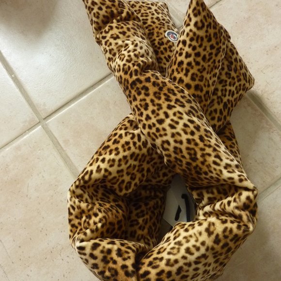 Moncler Leopard Print Down Puffer Scarf 'Sciarpa' - Picture 7 of 14